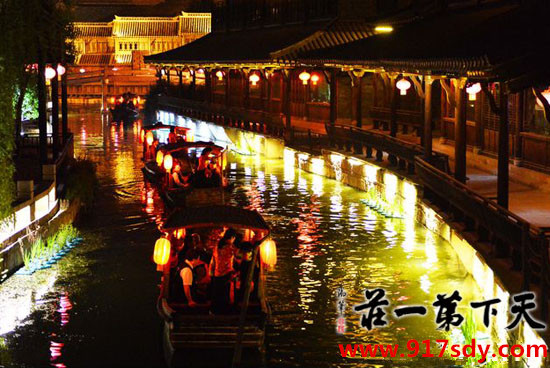 枣庄旅行社推荐欣赏：台儿庄古城夜景之桨声灯影