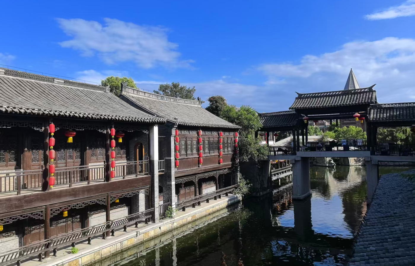 台儿庄古城水街与廊桥