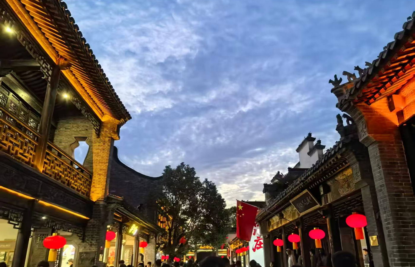 台儿庄古城街巷傍晚