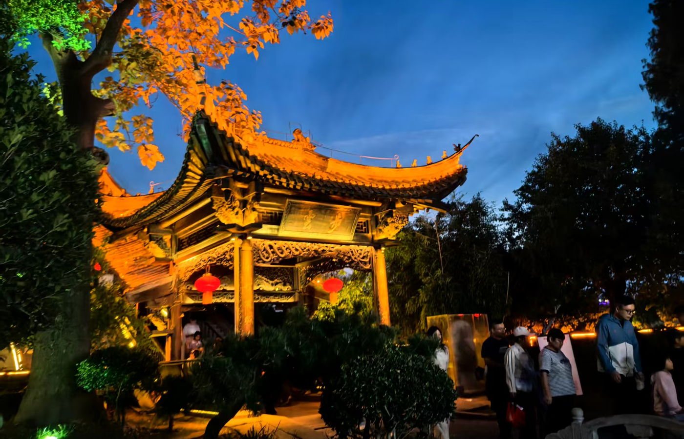 台儿庄古城楼阁夜景与灯光