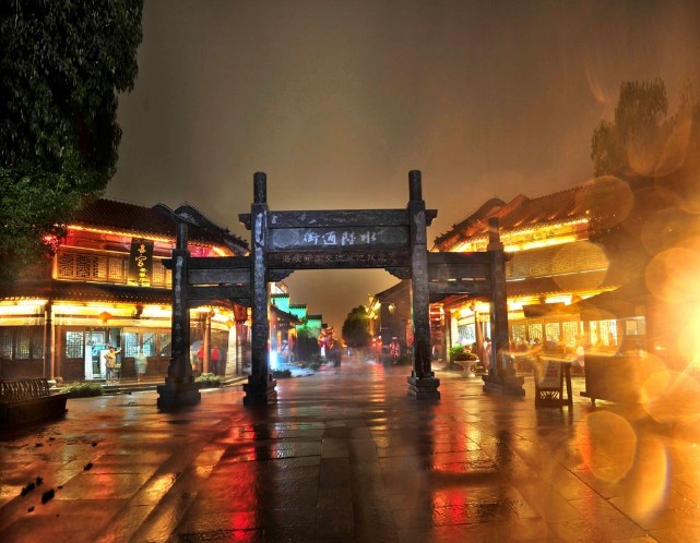 台儿庄古城牌坊