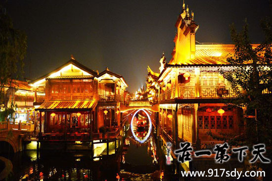 枣庄旅行社推荐欣赏：台儿庄古城夜景之桨声灯影