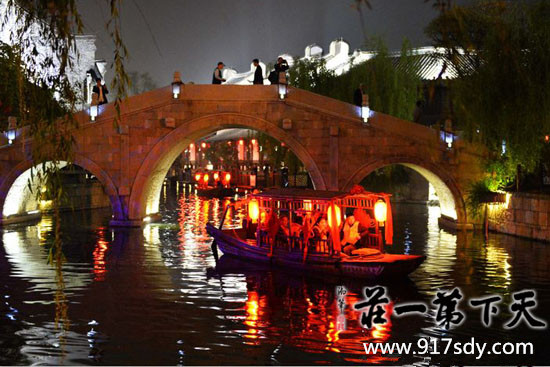 枣庄旅行社推荐欣赏：台儿庄古城夜景之桨声灯影