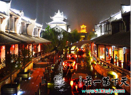 枣庄旅行社推荐欣赏：台儿庄古城夜景之桨声灯影
